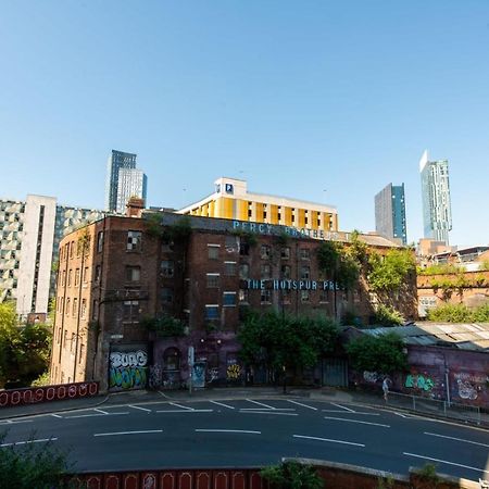 The Assembly Manchester Oasis Holding Екстериор снимка