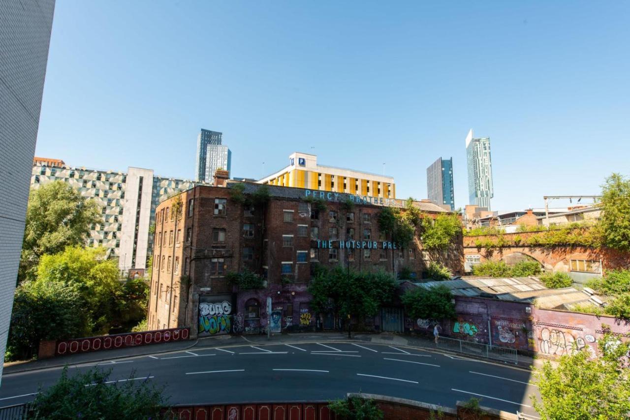 The Assembly Manchester Oasis Holding Екстериор снимка