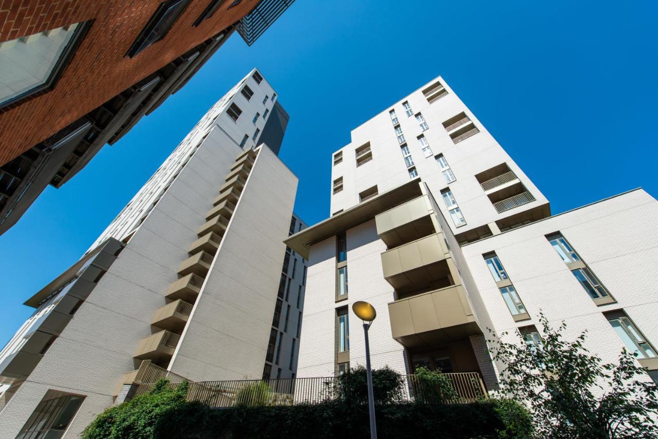 The Assembly Manchester Oasis Holding Екстериор снимка